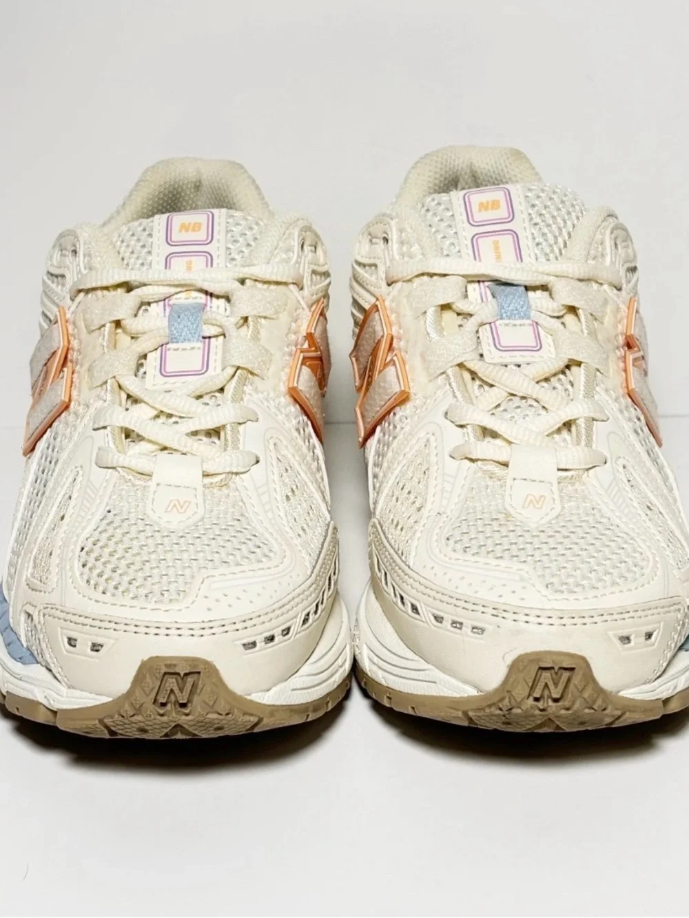 New Balance 1906R Unisex Sneakers size Men's 4 Women' s 5.5 Cream/Pink